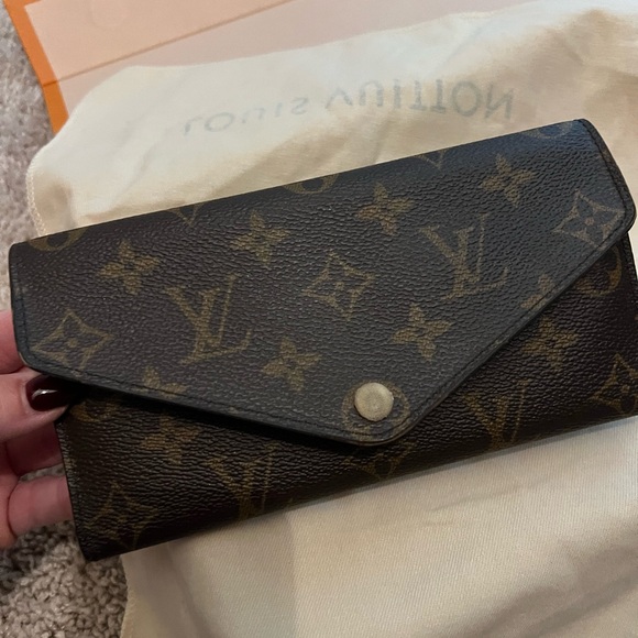 Louis Vuitton Emilie Wallet w/ change pouch - Picture 3 of 9
